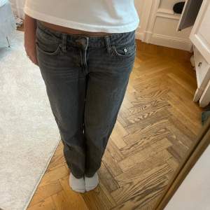 Weekday grå Arrow Jeans 25/32