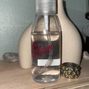 Settingsprey 😍 - Säljer denna settingsprey från Glam of Sweden💓 Jätte bra och mycket kvar 🙌 hög av dig vid funderingar!💓 ‼️SE MINA ANDRA ANNONSER‼️