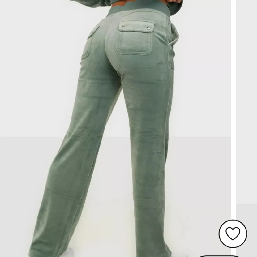 Säljer dessa juicybyxor! Kolla mitt förra inlägg för mer info !!🌸🌸🌸. Jeans & Byxor.