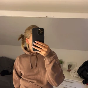 Hoddie  - Super bra skick, använd få antal gånger! Köpt från bikbok förra året