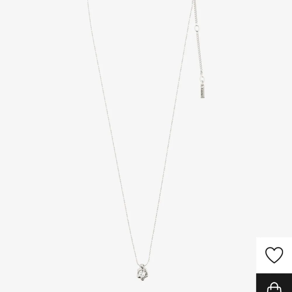Jätte fint silver halsband med en kristall på. Säljer då jag inte använder silver, nypris 380kr. Asusteet.