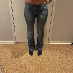 Diesel jeans - Jättesnygga, ljusblåa diesel jeans! Dem är lågmidjade och bootcut. Säljer då de är lite för tajta för mig. 