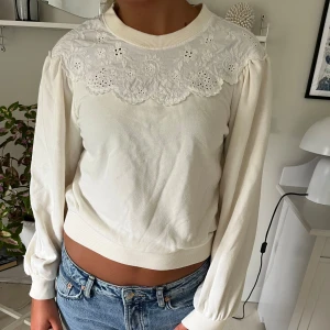 Tröja - Jättefin tröja med detaljer 