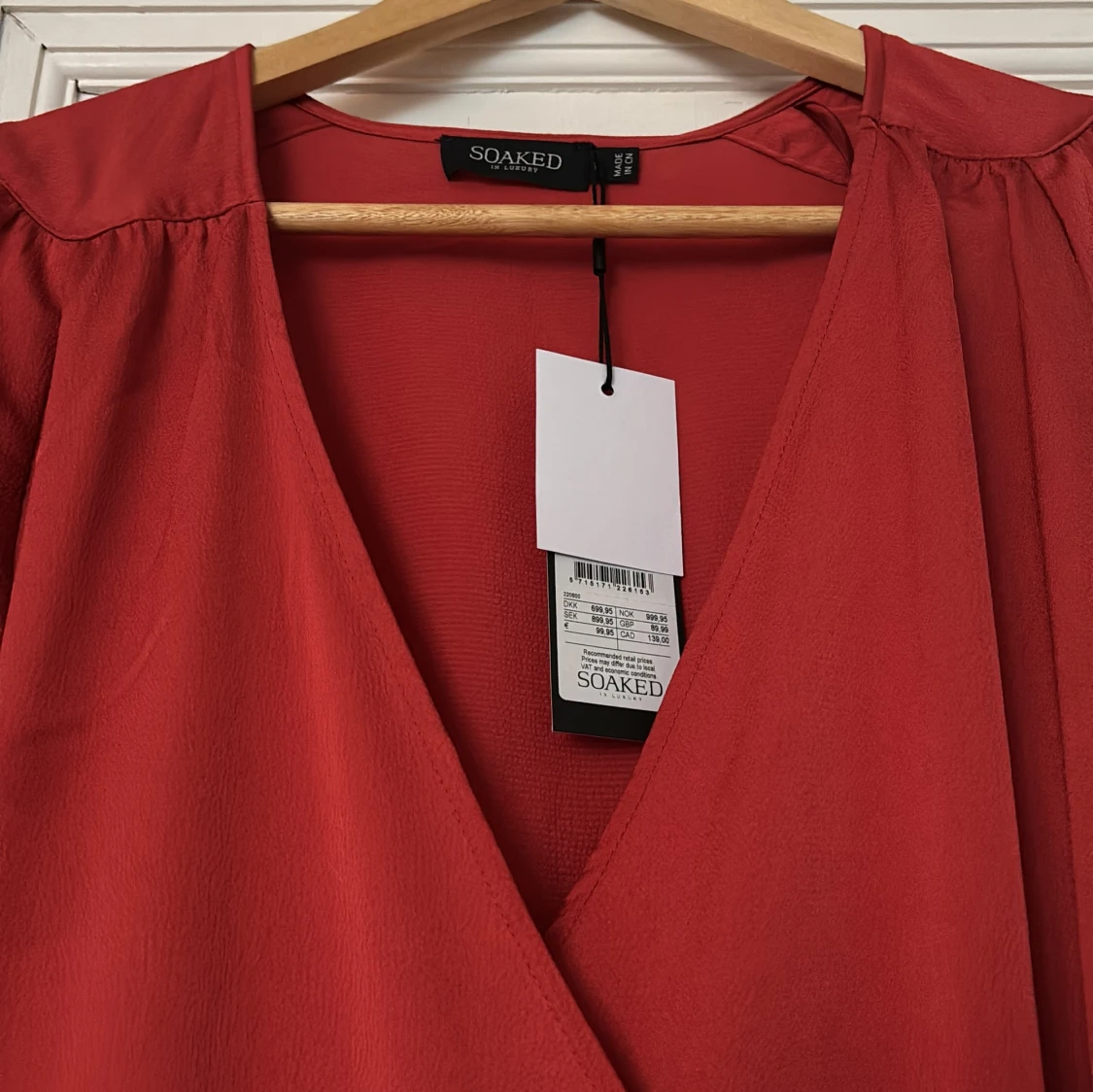 Röd långklänning från Soaked in Luxury - 91