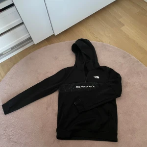 North face tröja  - North face tröja i ny skick. Säljer pga rensning. 