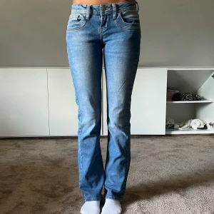 low rise bootcut LTB jeans  - LTB jeans, mycket sparsamt använda. Lite korta på mig som är runt 163. 