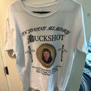 buckshot T shirt - Buckshot Tee köpt på sematary spelningen i Stockholm, Open 4 offers 💯✌️