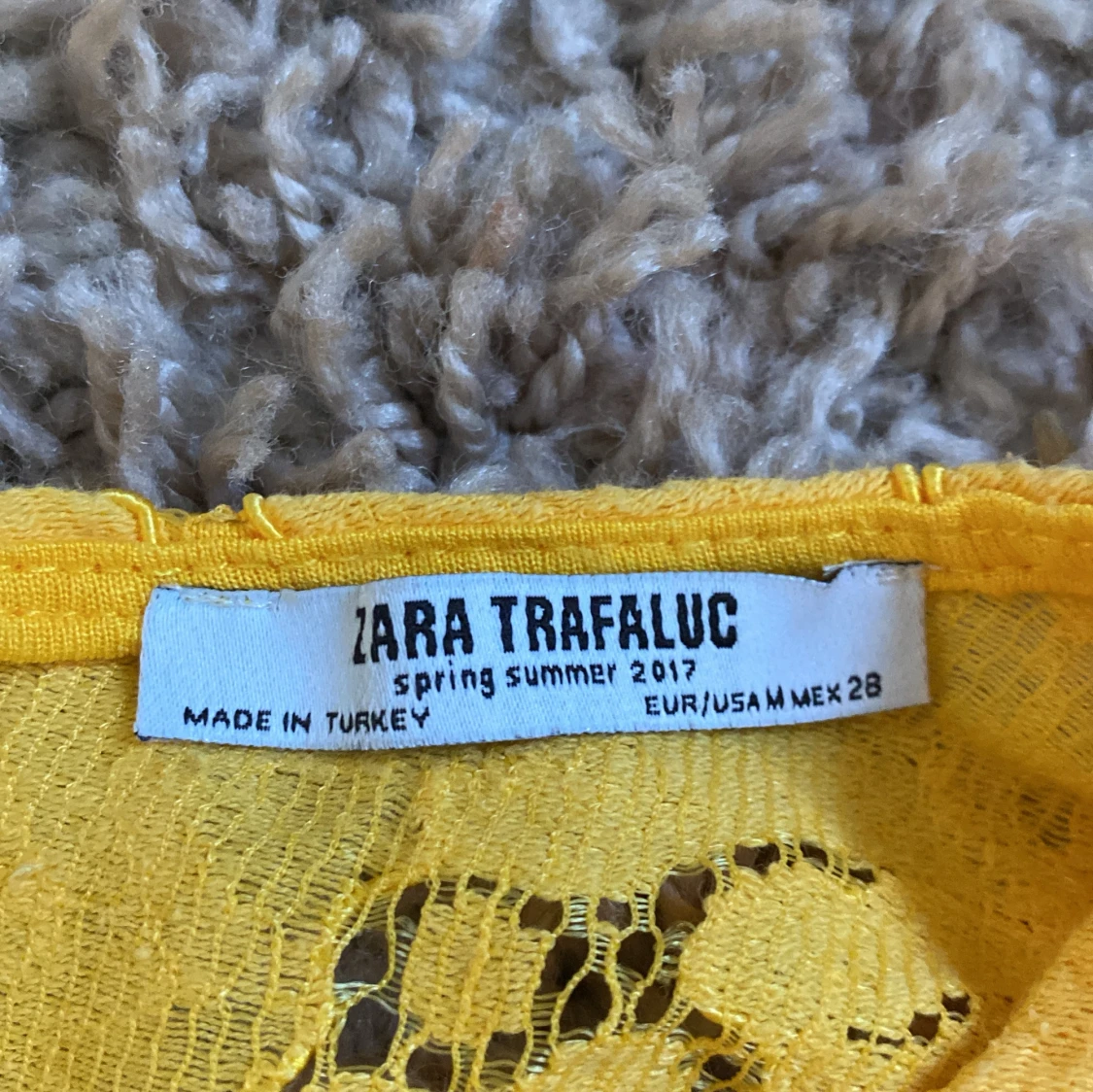 Gul spetsblus från Zara Trafaluc - 91