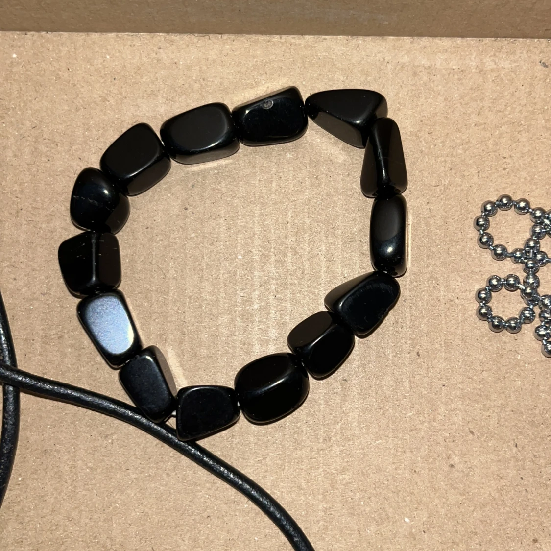 Smyckeset med armband och två halsband - 90