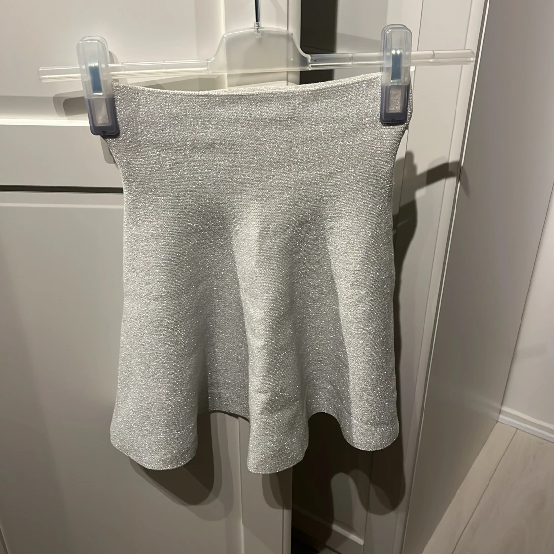 Silver kjol från BikBok