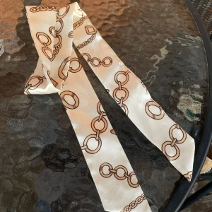 Oanvänt Hårband - Ca 85 cm långt