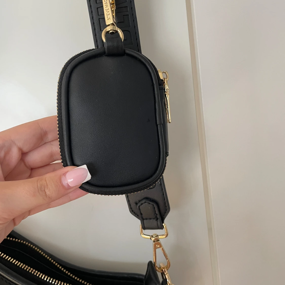 Steve Madden väska svart guld  - 91