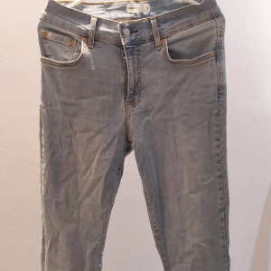 Bootcut jeans - Säljer dessa oanvända bootcut jeans ifrån Gina Tricot bra skick (skriv för fler bilder)🫶🏼