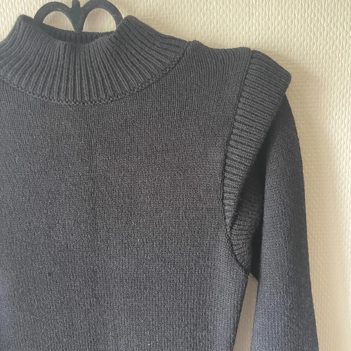 Stickad långklänning med slits - 90