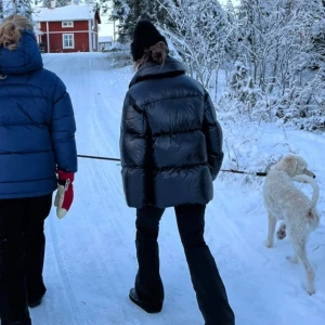 Jacka Arket  - Snygg svart dunjacka i storlek XS, använd väldigt få gånger. 