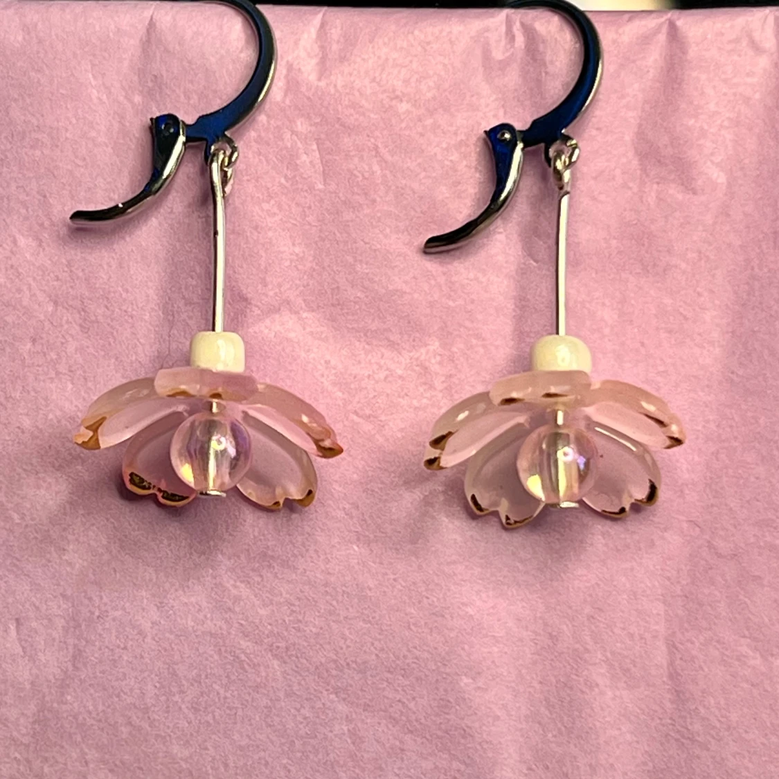 Hanging flowers🌸🤍