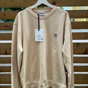 Moncler New Collection Sweatshirt HELT NY - Helt ny och oanvänd!  Självklart är har den NFC tagg och liknande.  Skriv gärna om du har några frågor😊 