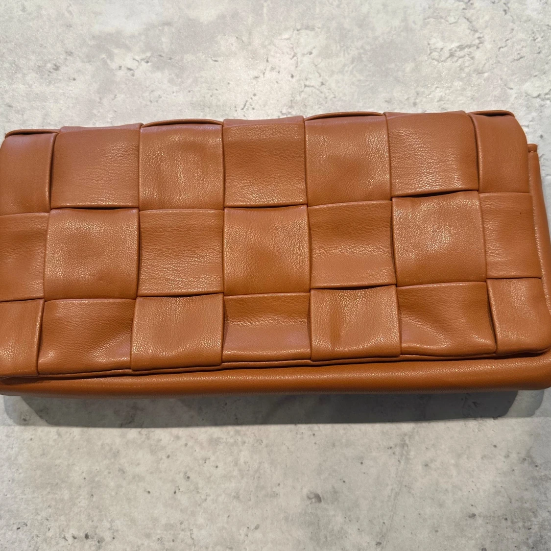 Clutch i konstläder