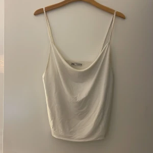 Fint linne från zara - Fint zara Line dock använt många gånger därav billigt pris men jätte fin❤️