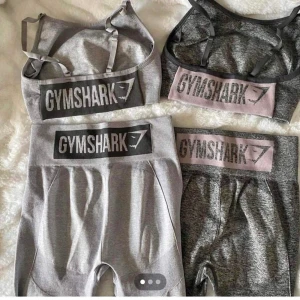 Gymshark träningskläder - Träningstoppar och tights från Gymshark i nyskick. Säljer då dom inte kommer till användning. 200kr per sett. Kom gärna med prisförslag!!☺️