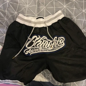 Basketshorts - Svarta basketshorts i storlek M
