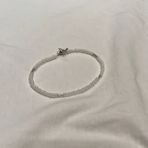 Armband  - Jättefint armband med pärlor, perfekt till sommaren 💕