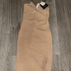 Nelly klänning  - Helt ny med etikett S