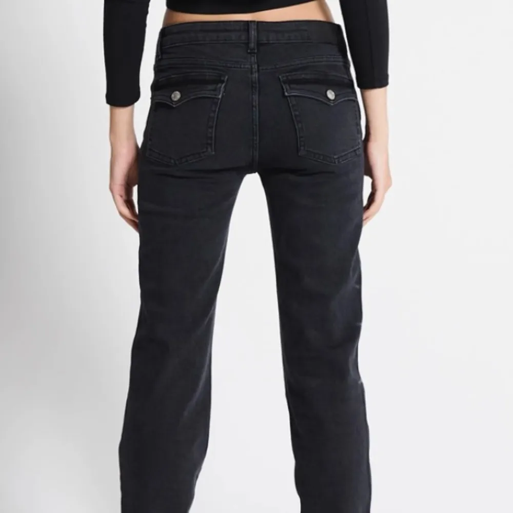 Svarta bootcut jeans från lager 157. Dom är aldrig använda och där av i ett toppen skick.. Jeans & Byxor.