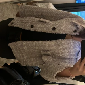 Kappa - Använd några gånger. Bra skick inget konstigt! Säljer eftersom den blivit för kort i armarna på mig! Köpt för 500!! 