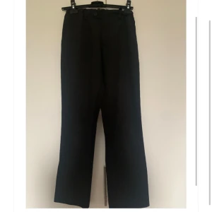 Svarta kostymbyxor  - Snygga kostymbyxor som liknar dom från bikbok 