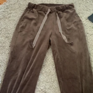 Snygga mjukisbyxor - Bra skick