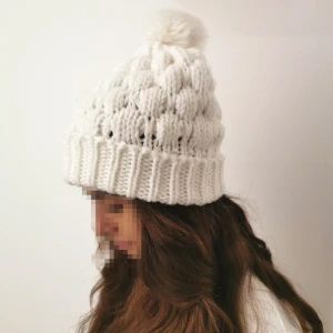 Mössa nyskick  - Vit mössa helt nyskick då det är knappt använt. 