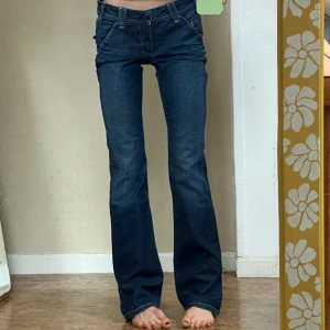 Low waist bootcutjeans - Märke och mått kommer inom kort:) 
