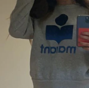 Marant tröja  - Knappt använd med har tvättat den i för hög grad så det försvann lite från märket men fortfarande super fin🩷🩷