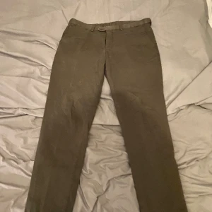 Oscar Jacobson chinos i storlek 54 i grön - Oscar Jacobson chinos i storlek 54 i grön