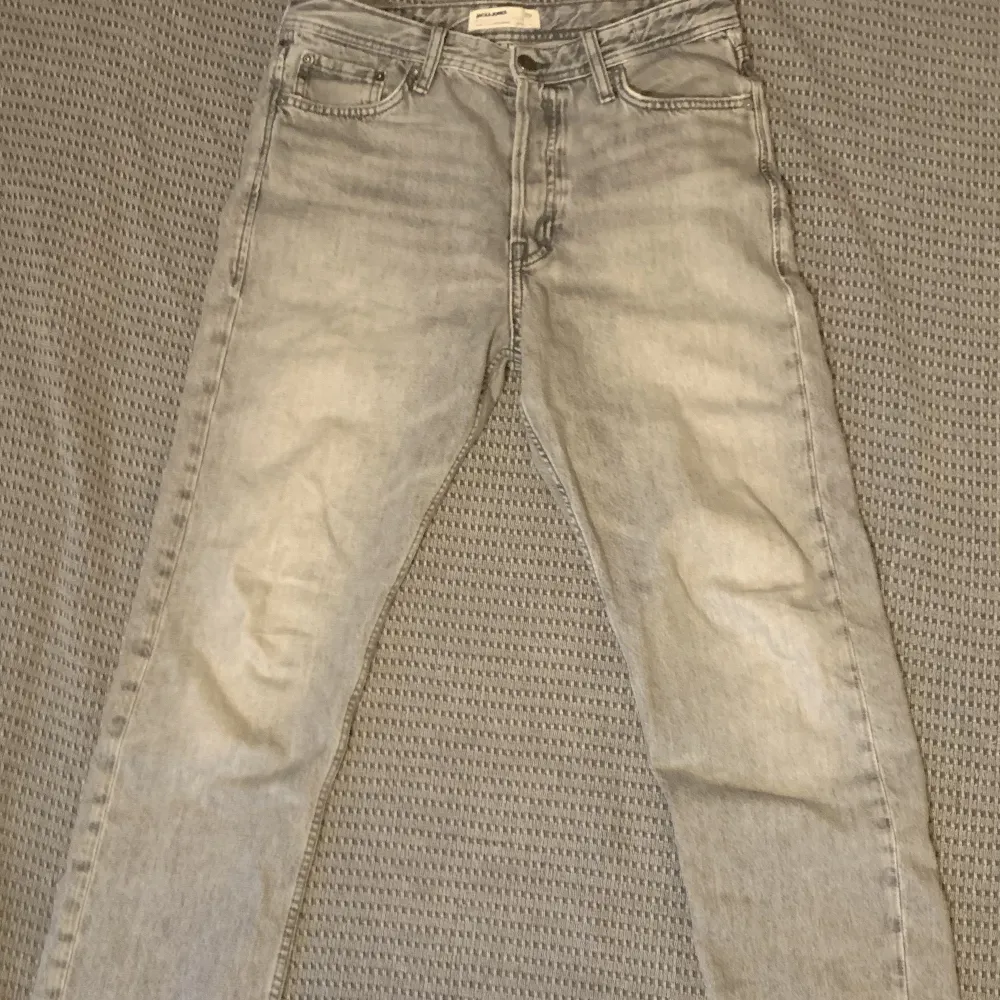 Jack and Jones jeans Loose Chris i storlek 29/32. Jeans & Byxor.