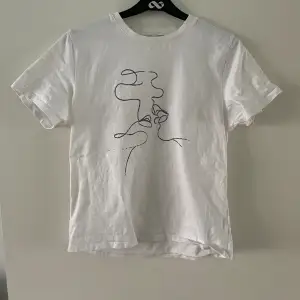 Vit t shirt från na-kd.🤍