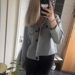 Jacka - Grå skjortjacka från Only!🙌🏼🙌🏼 Nyskick! 