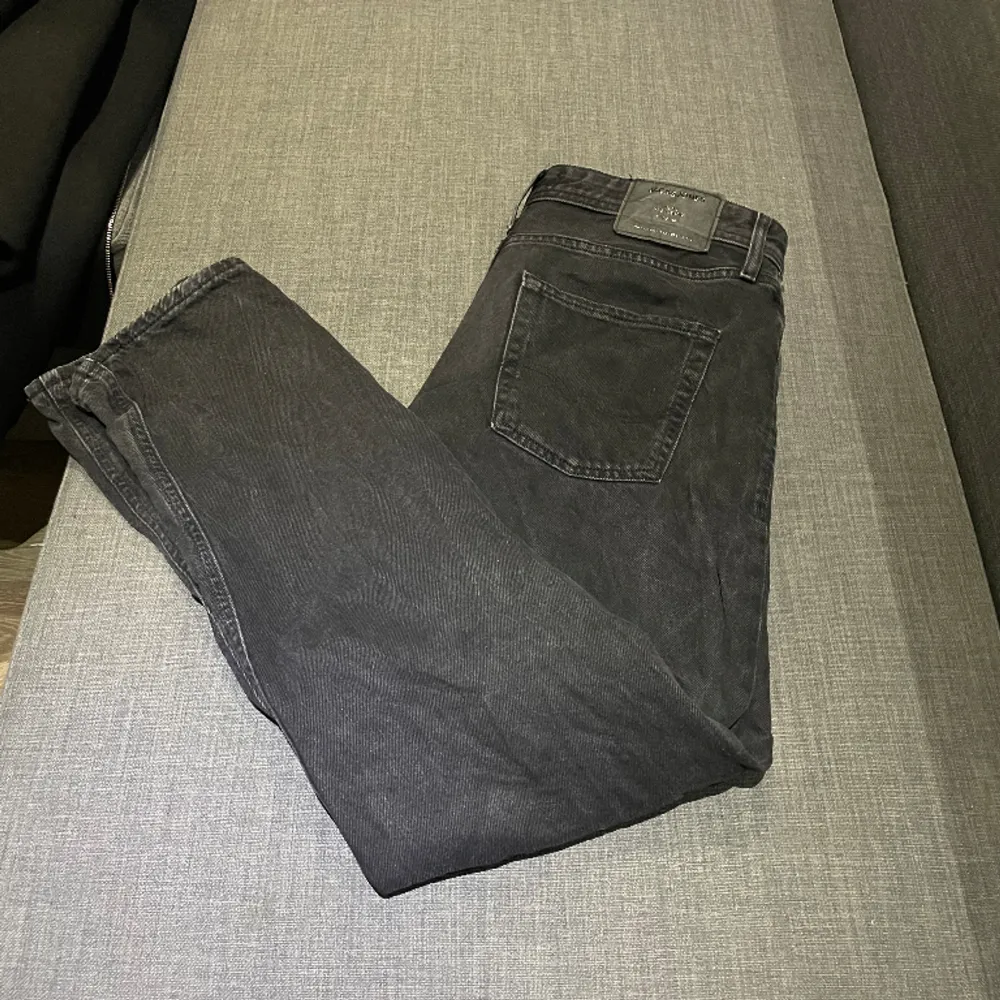 Säljer dessa härliga Jack and Jones jeans som är billiga och snygga!. Jeans & Byxor.