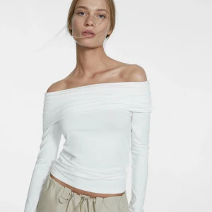 Off shoulder topp - Super fin off shoulder tröja, använd 2 gånger! Perfekt till sommaren och våren!