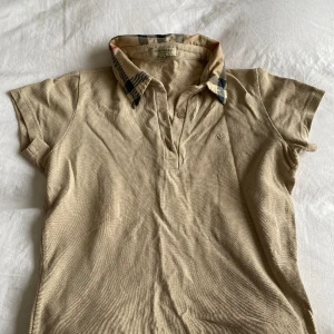 T-shirt - T-shirt från Burberry
