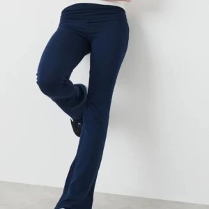 yoga pants - säljer mina yoga pants från Gina Young! de är i super fint skick och knappast använda alls🩷