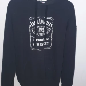 Hoodie - Använts ganska sparsamt när den köptes. Säljes pga att den ej använts längre