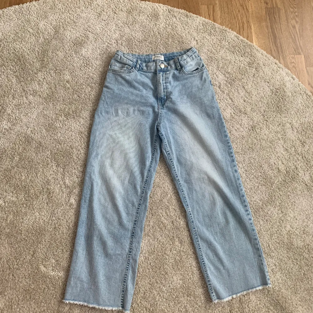 Wide leg jeans ankle short Vanja Lindex EUR: 152 kort för mig men väldigt perfekt par jeans.. Jeans & Byxor.