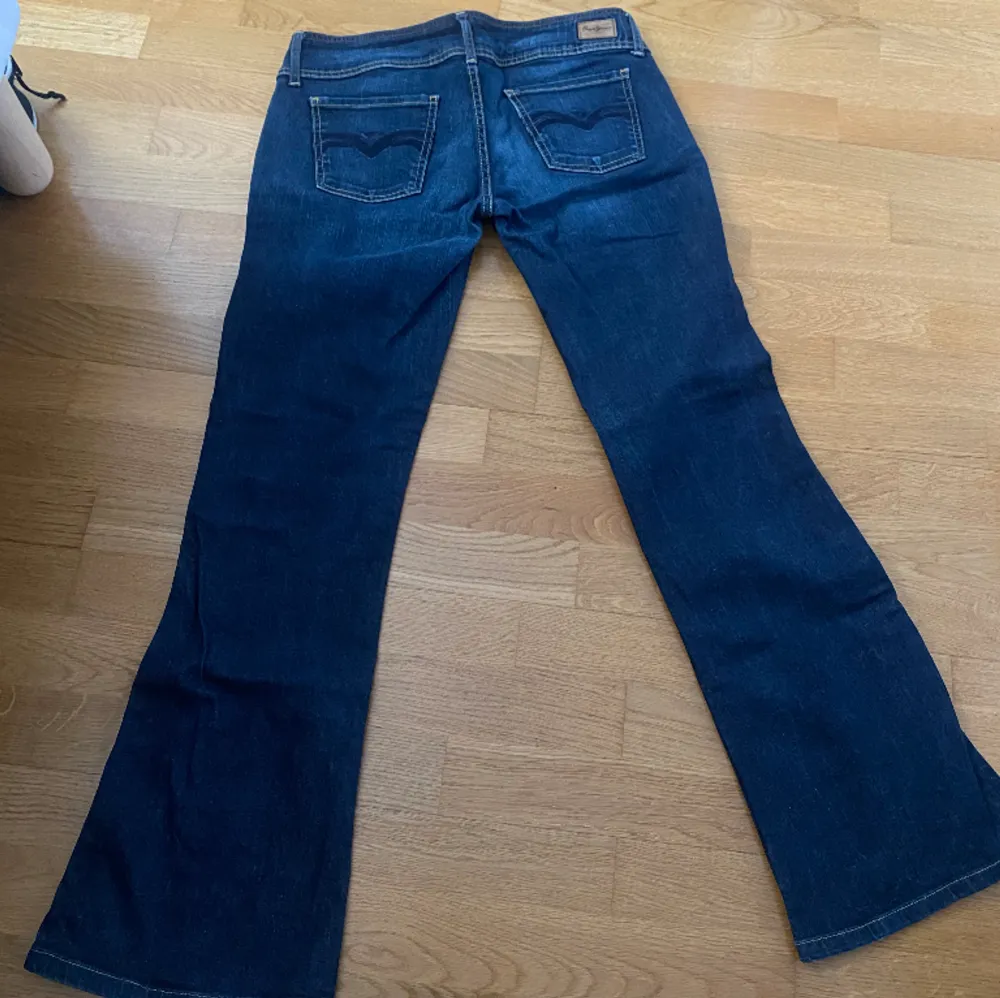 Low waist flared jeans from Pepe Jeans. Very good condition. Fits S. I’m 170cm tall and they fit me well.. Jeans & Byxor.
