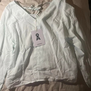 ARMEDANGELS - Jätte gullig blus säljer den pga av att den är för stor