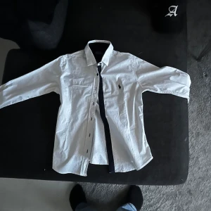 Ralph lauren skjorta - Barn storlek M