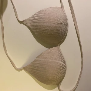 Bikini - En bikini i storlek S, ej så använd