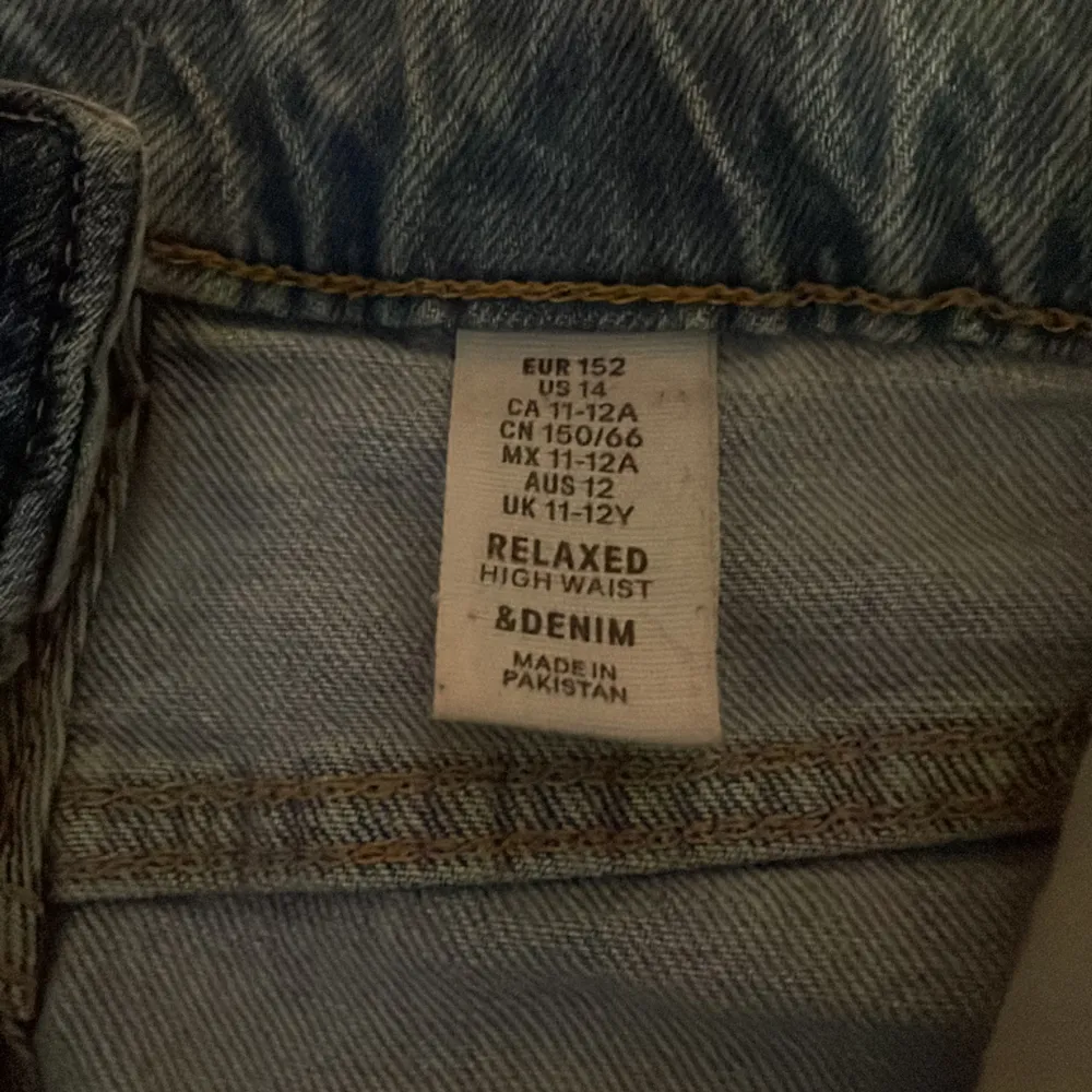 Dom är i bra skick och är typ aldrig använda dock kan hålen vara lite förstörda😚😚. Jeans & Byxor.