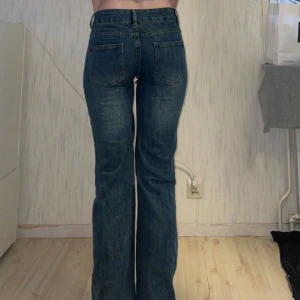 Lågmidjade vintage jeans💘 - Storlek XS men passar som S, köpta secondhand men i jättefint skick. Skriv gärna om ni har några frågor eller klicka på köp nu.💕